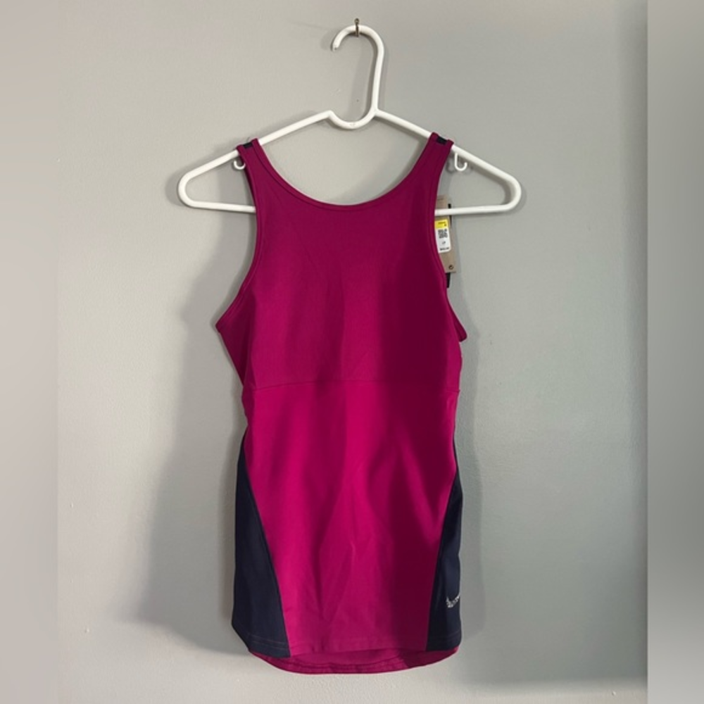 Nike‎ yoga top